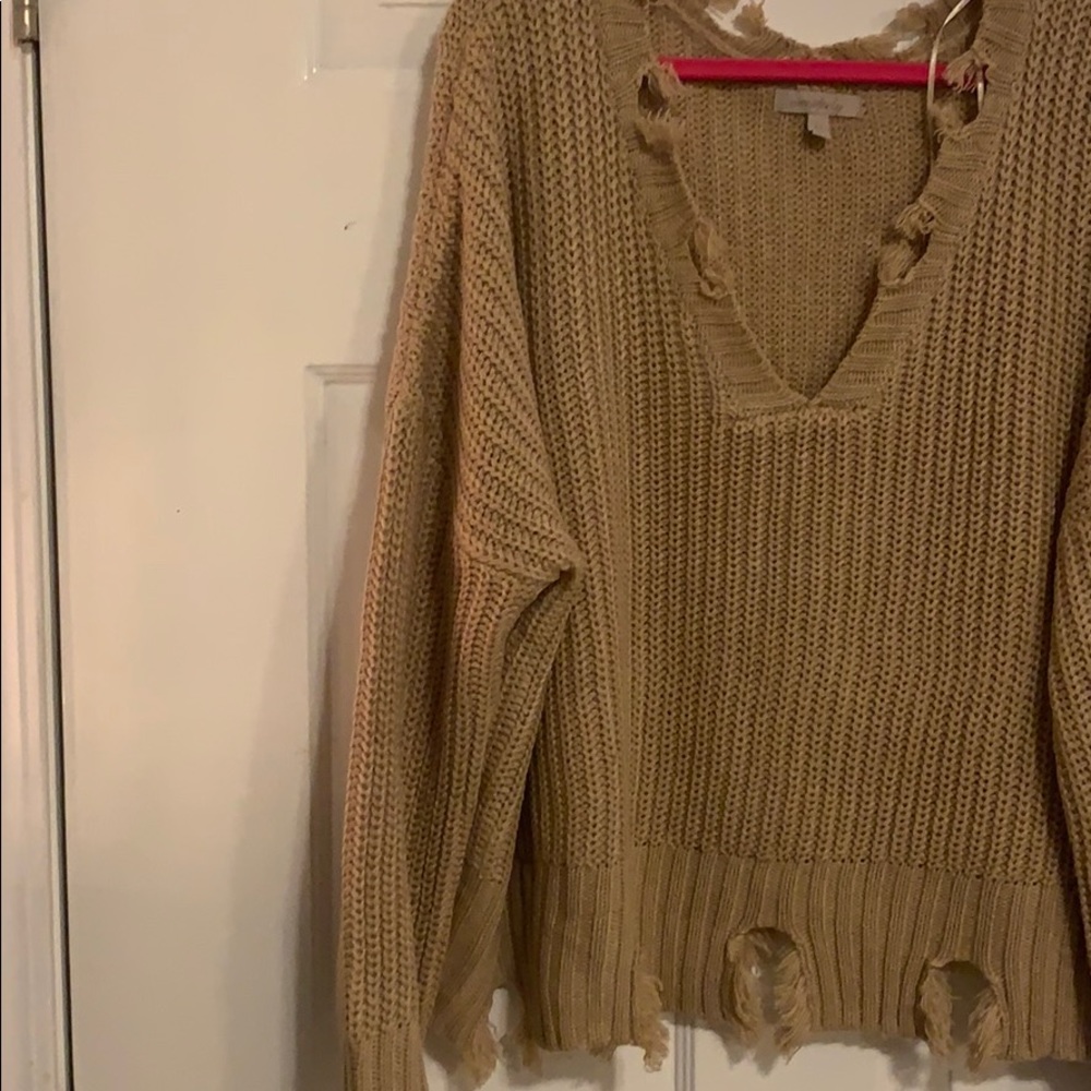 🌻 Taupe boho style distressed sweater